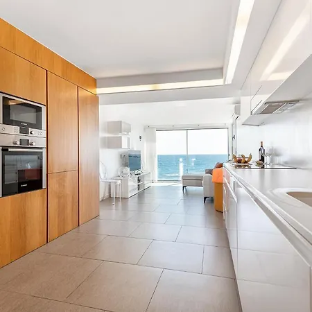 Apartamento Luxury First Line Apartment. *