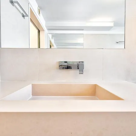 Apartamento Luxury First Line Apartment. *