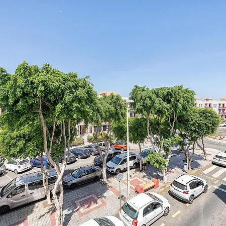 Luxury First Line Apartment. Apartamento *