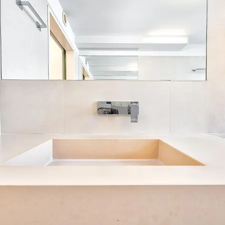 Apartamento Luxury First Line Apartment. *