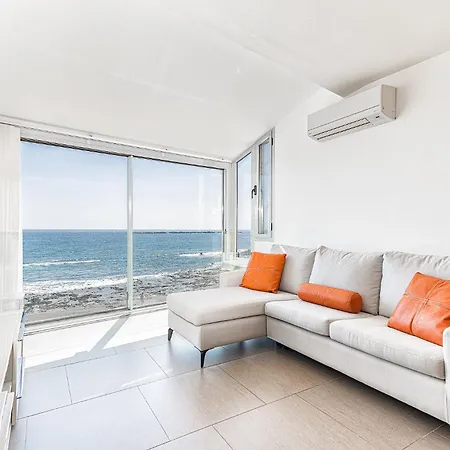 Luxury First Line Apartment. Apartamento