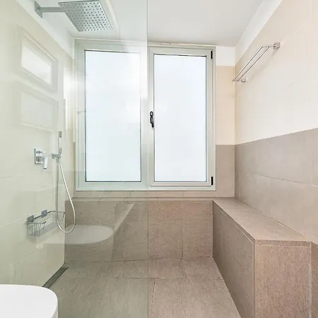 Luxury First Line Apartment. Apartament *