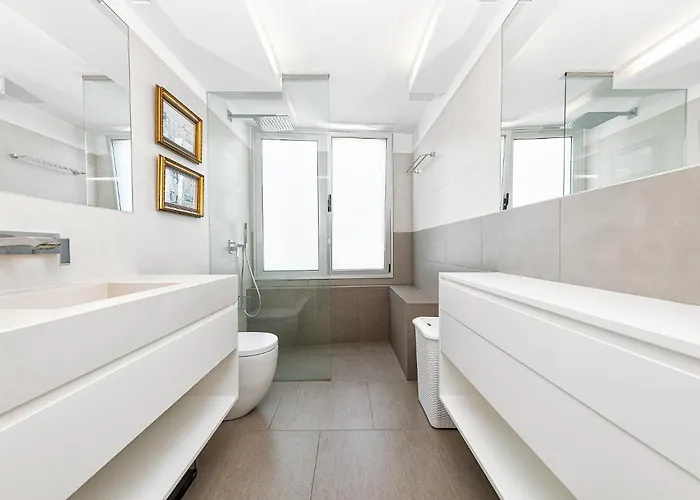 Luxury First Line Apartment. *