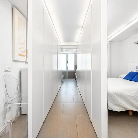 Luxury First Line Apartment. 公寓